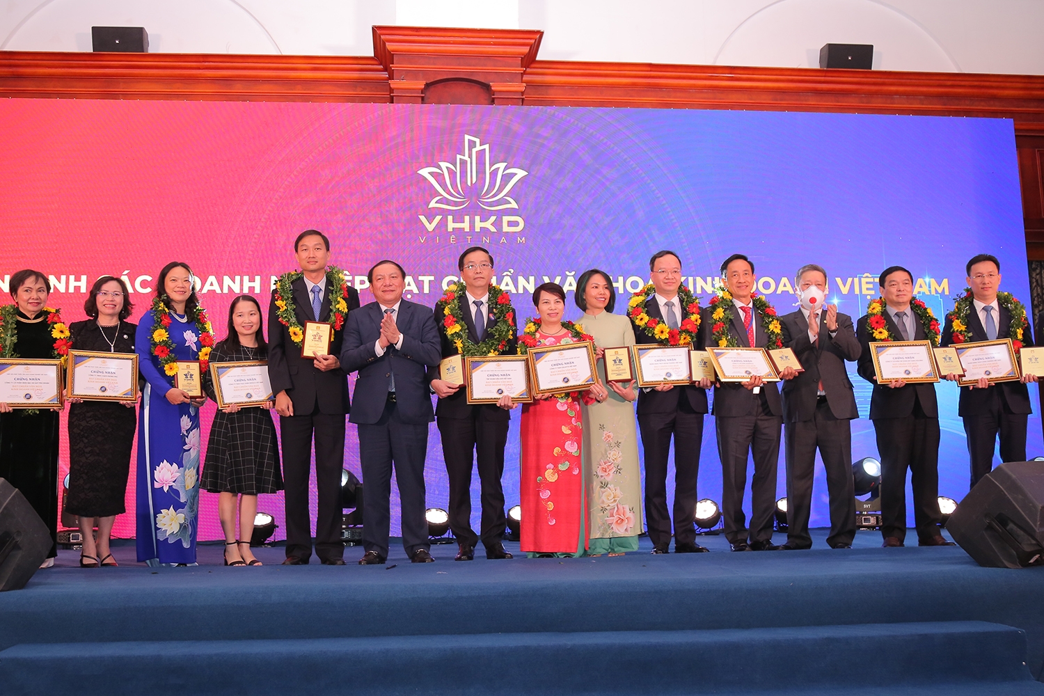 Petrovietnam được tôn vinh Doanh nghiệp đạt chuẩn văn hóa kinh doanh Việt Nam