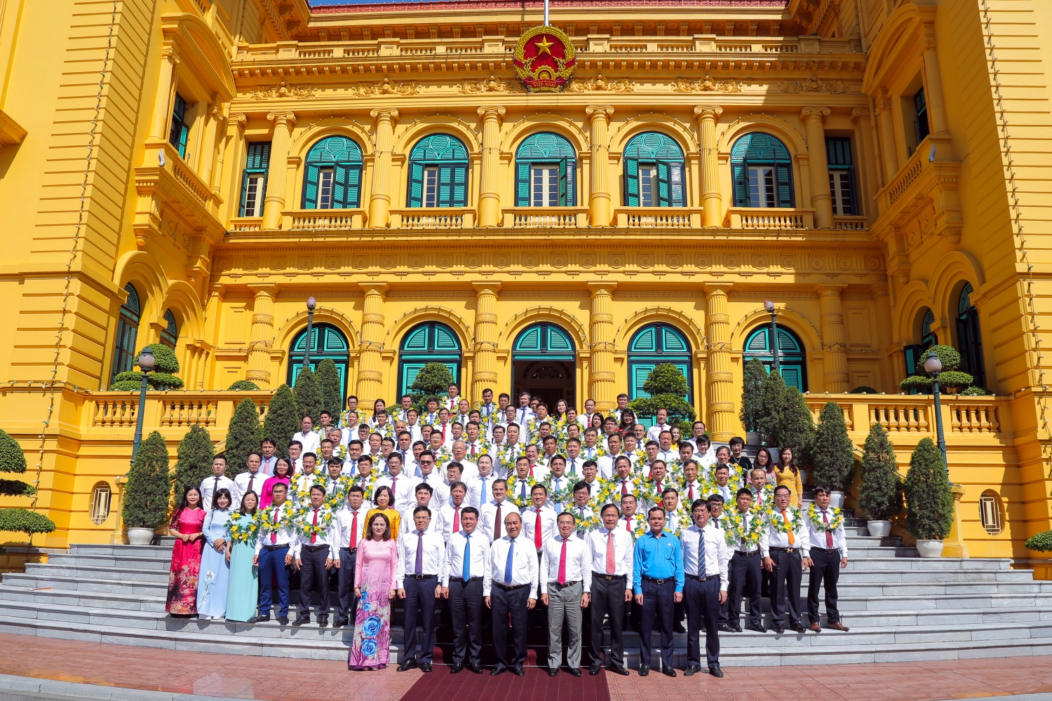 Chủ tịch nước Nguyễn Xuân Phúc với các đại biểu lãnh đạo, cán bộ, người lao động tiêu biểu ngành Dầu khí